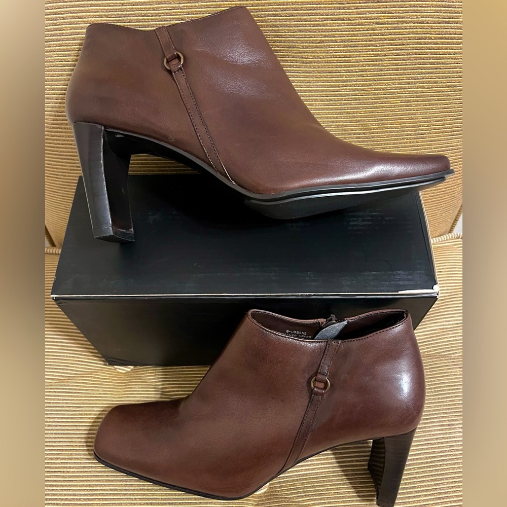 NWOT Bandolino Urbane Brown Leather Zip Ankle Bootie - Size 8.5 - Picture 13 of 13